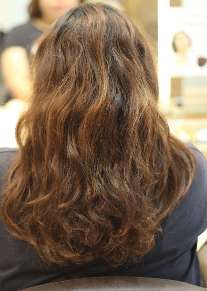 髪の表面や顔周りの毛がチリチリの原因と唯一の解決方法 座間 相模原 クセ毛美容師石川のブログ